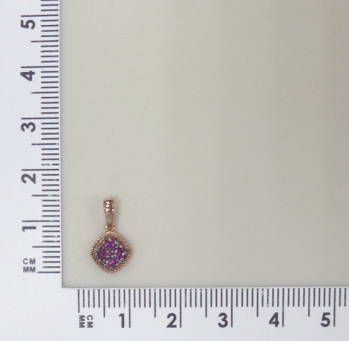 Серебряная подвеска с розовыми бриллиантами